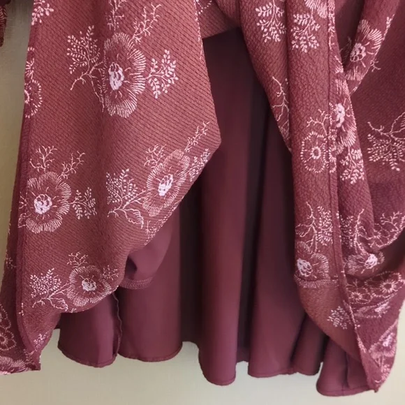 NWOT LucieV-Neck smocked Midi Dress,‎ Small Size - Picture 10 of 12